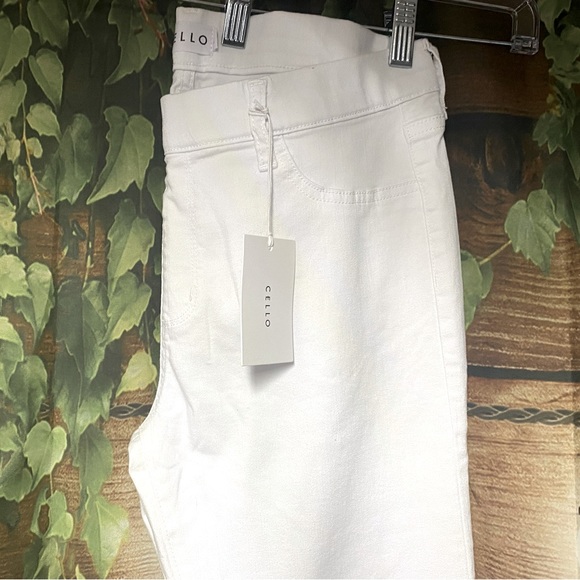 🆕 Cello Pull-on Jeans - Picture 4 of 6